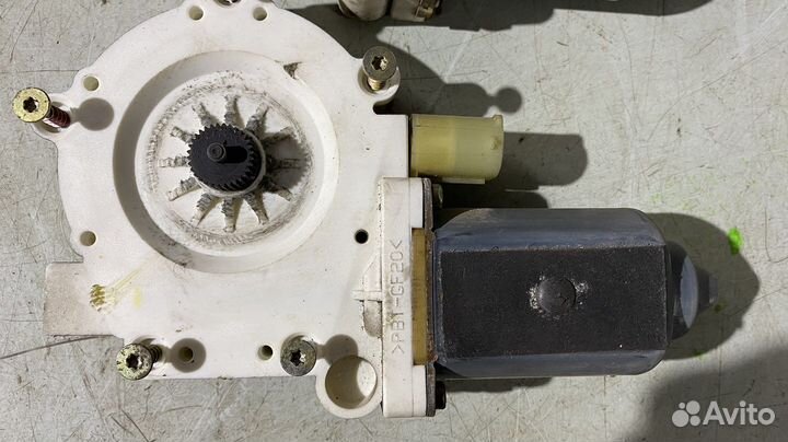 Моторчик электростеклоподьемника BMW 5 E39