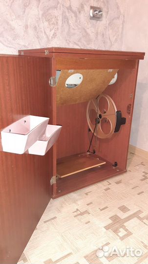 Швейная машина и иглы. Чеховский мебельный комб-т