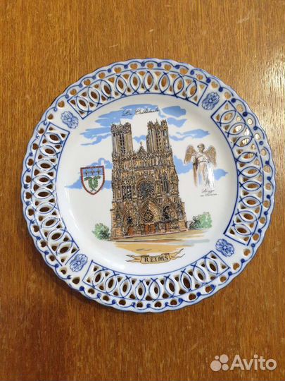 Тарелка декоративная фарфор