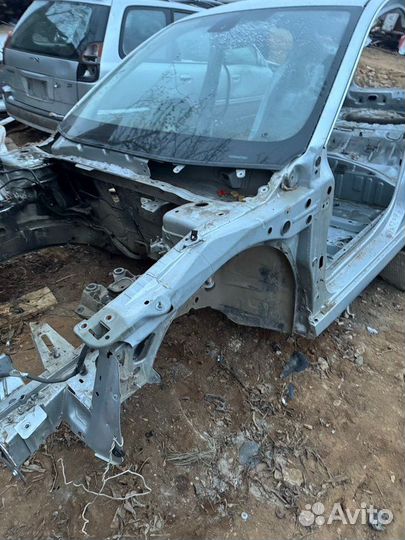 Четверть передний Renault Laguna DCI 1.5 2009