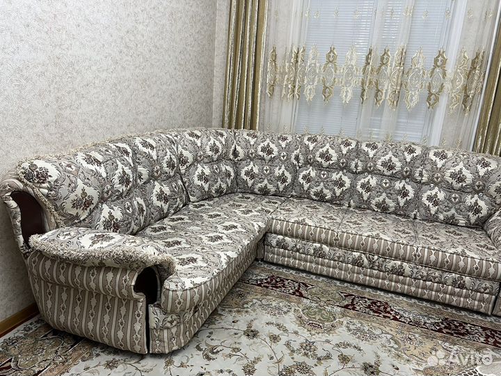 Угловой диван и кресло