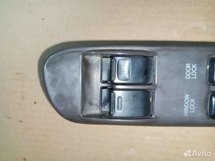 Блок стеклоподъемников Toyota Hiace 1996г