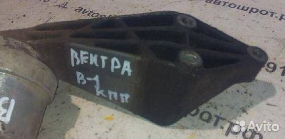 Кронштейн МКПП левый Opel Vectra B 95-99г