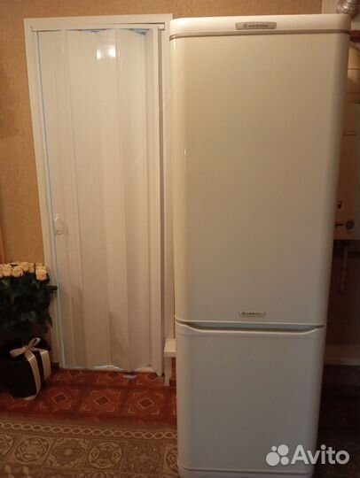 Холодильник бу ariston
