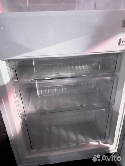Встраиваемый холодильник б/у Bosch kiv38v00
