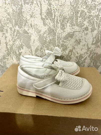 Туфли для девочки новые праздничные