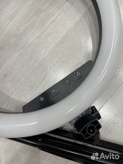 Кольцевая светодиодная лампа со штативом