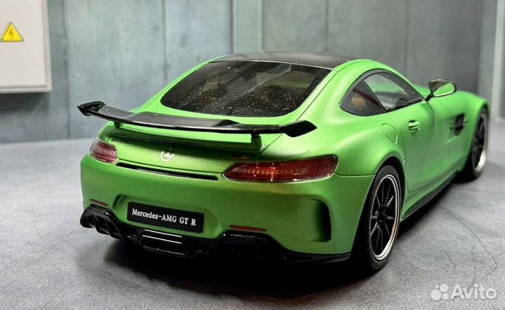 Модель Mercedes-AMG GT-R Green GT Spirit 1/18