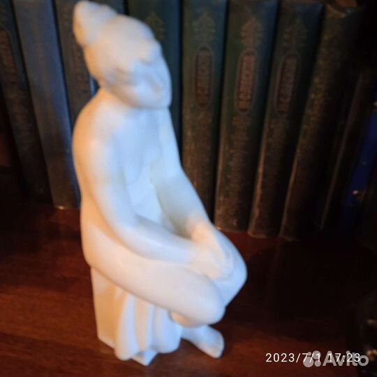 Мраморная крошка статуэтка