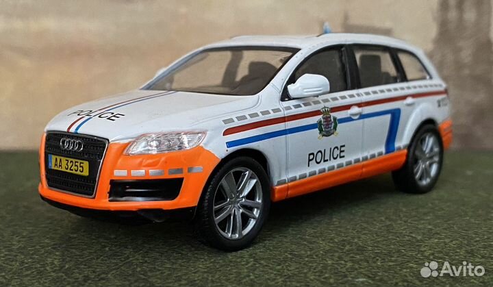 Модель автомобиля Audi Q7