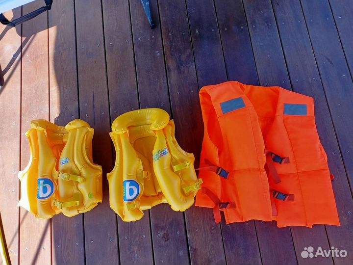 Жилет плавательный спасательный (страховочный)