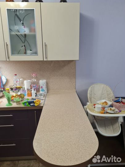 Барная стойка для кухни и навесной ящик