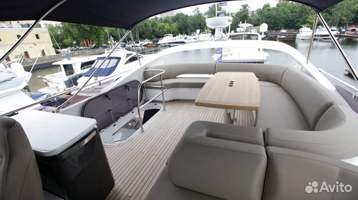 Моторная яхта Princess 52