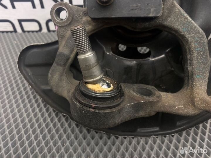 Цапфа/кулак поворотный передний левый Mercedes-Ben