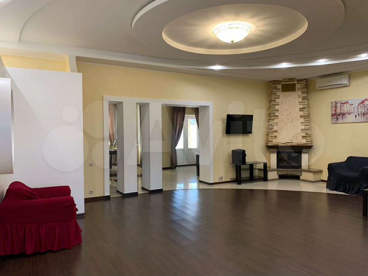 Дом 300 м² на участке 10 сот.