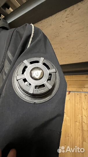 Сухой гидрокостюм для дайвинга