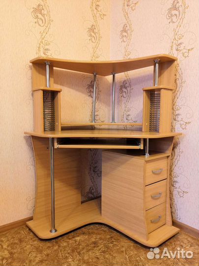 Компьютерный стол