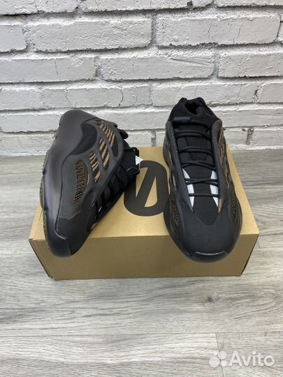 Кроссовки Adidas Yeezy Boost 700 v3