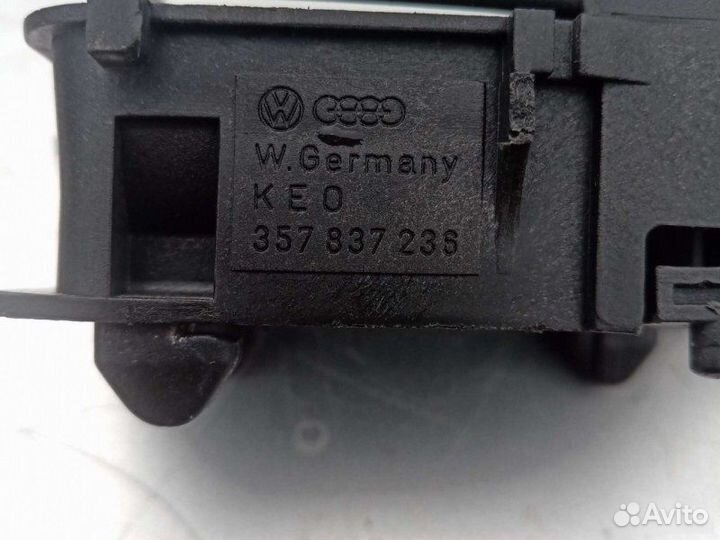 Ручка двери передняя правая Volkswagen Passat B3