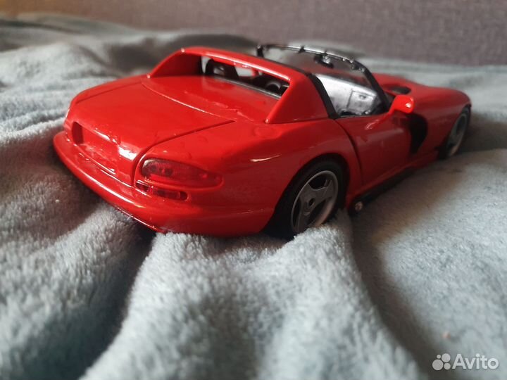 Модель Dodge Viper 1:18