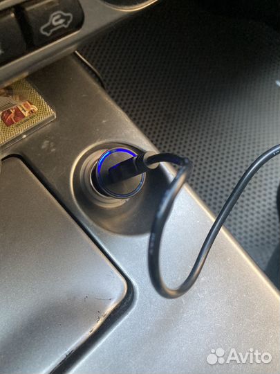 Автомобильное зарядное устройство