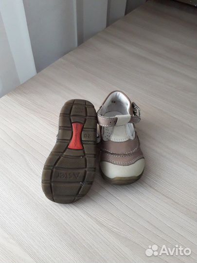 Детские туфли