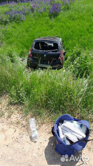 Renault Sandero 1.6 МТ, 2011, битый, 183 379 км