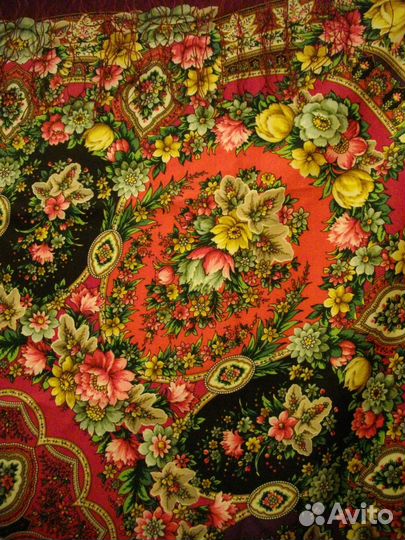 Павловопосадская шаль и платок