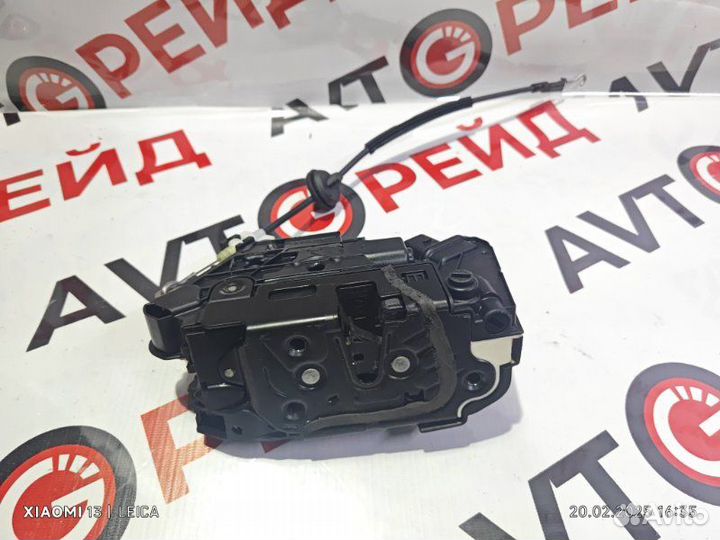 Замок двери задний правый Volkswagen Tiguan 5N2