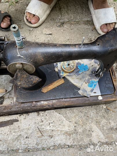 Швейная машина Singer