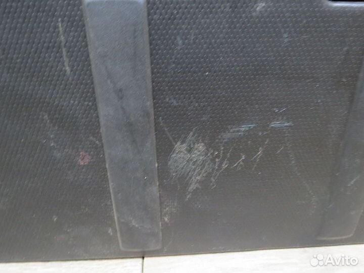 Обшивка крышки багажника Mitsubishi Outlander XL