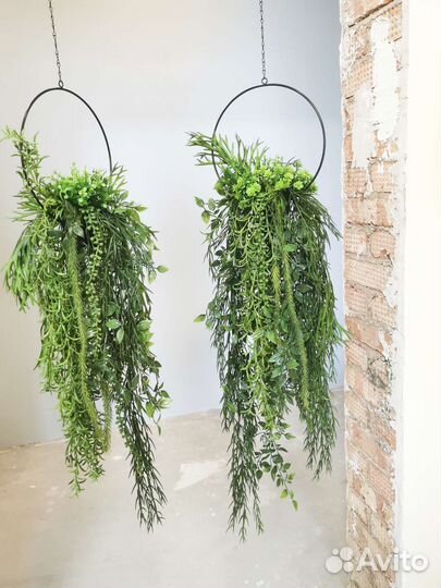 Искусственные растения в подвесном кашпо