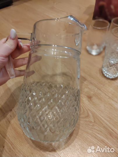 Кувшин со стаканами