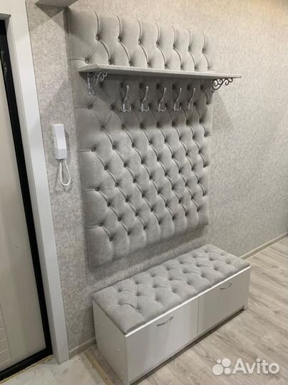 Мягкая вешалка с крючками и полкой