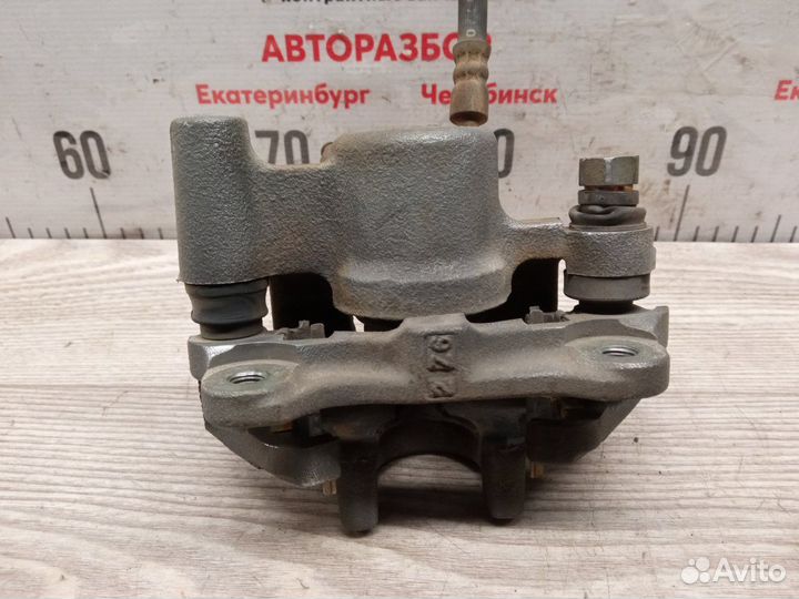 Суппорт тормозной задний левый Toyota Caldina