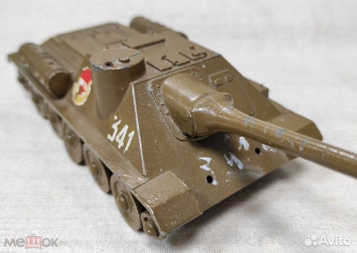 Игрушечный танк 