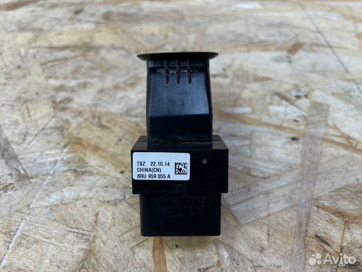 Кнопка стеклоподъемника задняя правая Volkswagen