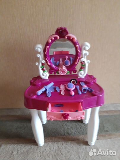 Туалетный столик с зеркалом детский