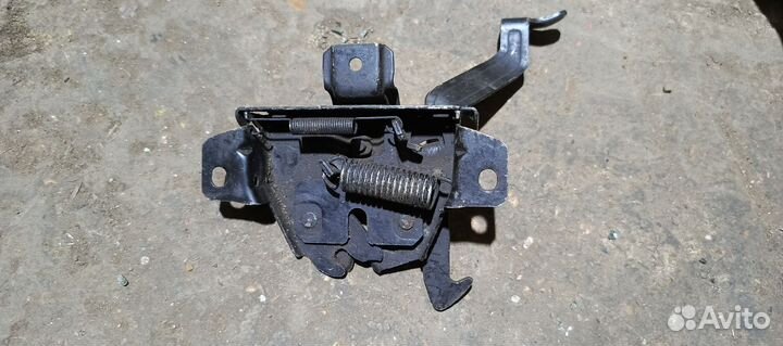 Замок капота Hyundai Sonata lV /Tagaz