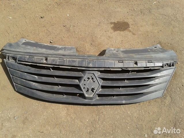 Логан 2010-2014 год б/у решетка радиатора