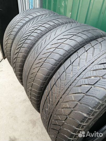 Goodyear UltraGrip 255/50 R19