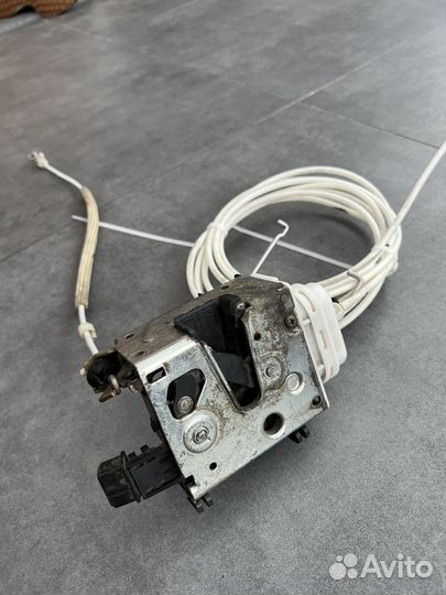 Замок двери передний правый audi a6 c4