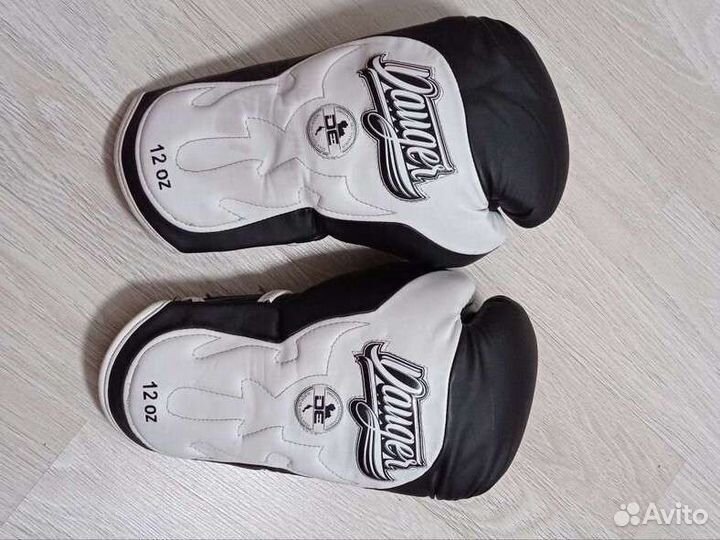 Боксерские перчатки (тайский бокс)