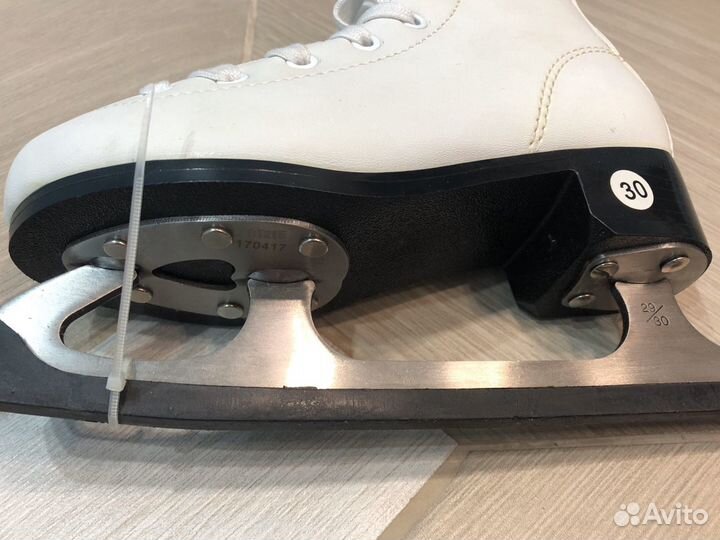 Коньки фигурные р. 30