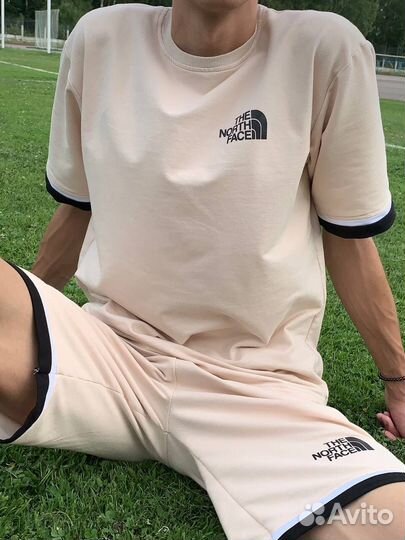 Котюм TNF + кроссовки Adidas Yeezy Foam Runner