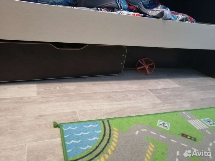 Двухярусная кровать с матрасом