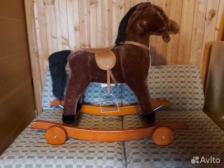 Детская лошадка качалка деревянная с колесиками