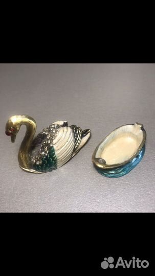 Статуэтка лебедь