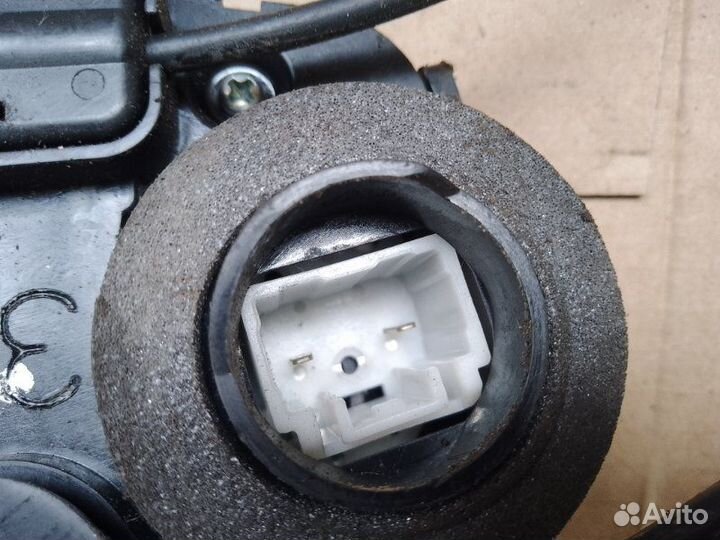 Замок двери задний правый Toyota Yaris 2 1.3 2007