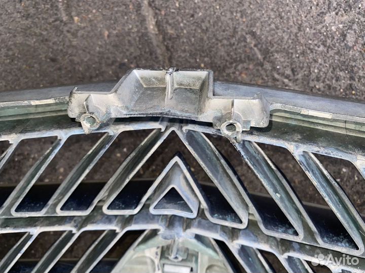 Решетка радиатора Toyota Alphard ANH15 дефект напр